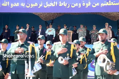 مراسم رژه هفته دفاع مقدس در مشهد برگزار شد