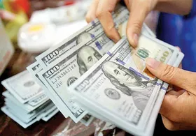 قیمت دلار  در بازار آزاد به کانال ۱۸ هزار تومان نزدیک شد