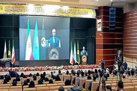 تجلیل از ۷۸ دانشجوی برتر در جشنواره سراسری قرآن و عترت دانشگاه پیام نور در مشهد
