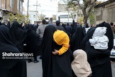 تجمع مردم در محل شهادت دو دانشجوی بسیجی در خیابان حر عاملی