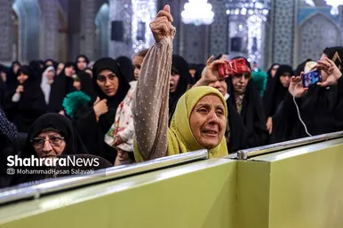 تصاویری از اجتماع مردمی در حرم امام رضا (ع) در پی شهادت سید حسن نصرالله