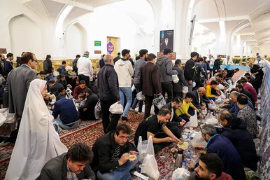 ضیافت افطار در بارگاه رضوی 