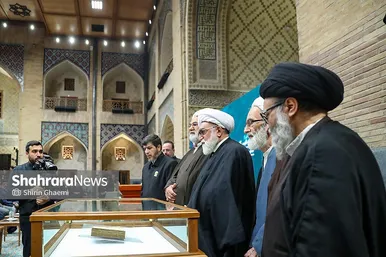 گزارش تصویری | مراسم رونمایی از نسخه چاپ‌شده قرآن کریم به خط رنّانی به همراه دست خط رهبر شهید انقلاب
