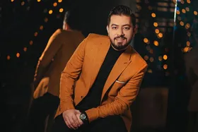 صوت | دانلود آهنگ جدید حسین حقیقی با نام &laquo;من با تو می&zwnj;مونم&raquo; + متن آهنگ