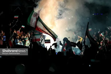 شادی مردم مشهد بعد از برد تیم ملی ایران ۲