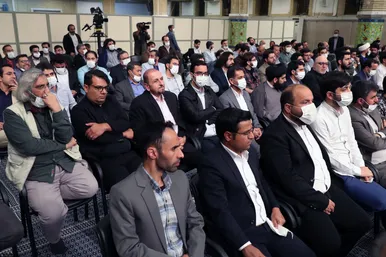 دیدار شاعران و اساتید ادبیات فارسی با رهبر انقلاب