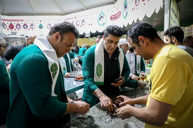عرض ارادت قهرمانان ورزش ایران در بارگاه منور رضوی