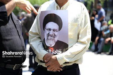 حضور مهاجران افغانستان در مراسم خاکسپاری رئیس‌جمهور شهید در مشهد