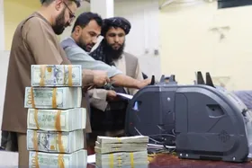 همزمان با گفت&zwnj;وگوی هیاتی از طالبان با آمریکا؛ ۴۰میلیون دلار پول به کابل رسید