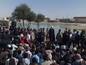 فیلم / سخنرانی رئیس جمهور در بین مردم سیل زده سیستان و بلوچستان