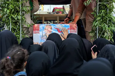 تشییع پیکر مطهر 5 شهید مدافع حرم در مشهد