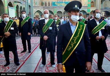آیین تعویض پرچم گنبد حرم حضرت معصومه(س) و امام رضا (ع) به مناسبت آغاز دهه کرامت