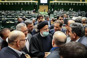 رئیس&zwnj;جمهور برای تقدیم لایحه بودجه ۱۴۰۲ در مجلس حضور یافت+ فیلم