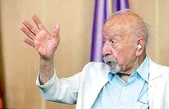 یادی از مرحوم علی کسمایی، پدر دوبله ایران که امروز یازدهمین سالروز درگذشت اوست | تنها صداست که می‌ماند