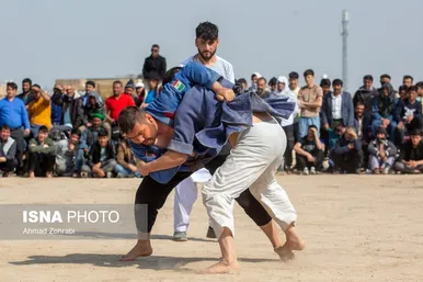 مسابقات کشتی سنتی افغانستانی‌ها به مناسبت نوروز در قم