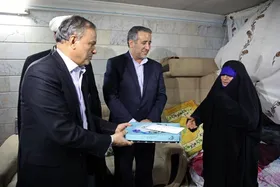 استاندار خراسان&zwnj;رضوی با اولین بانوی اسیر ایرانی در دوران دفاع مقدس دیدار کرد