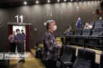 در نقد و بررسی مستند «زندگی میان پرچم های جنگی» بیان شد: دوگانه «مردم و طالب» غایب است