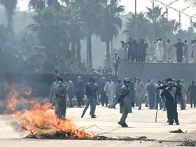 تظاهرات حامیان عمران خان در اسلام آباد به خشونت کشیده شد