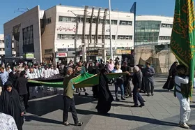 زائران پیاده امام حسین(ع) در آغوش امام رئوف(ع)  | آیین استقبال از کاروان پیاده انصارالحسین(ع) برگزار شد