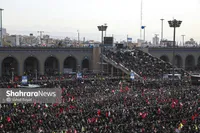 ویدئو | پرچم گردانی «لثارات الحسین» در مراسم وداع با رهبر شهید در مصلی تهران