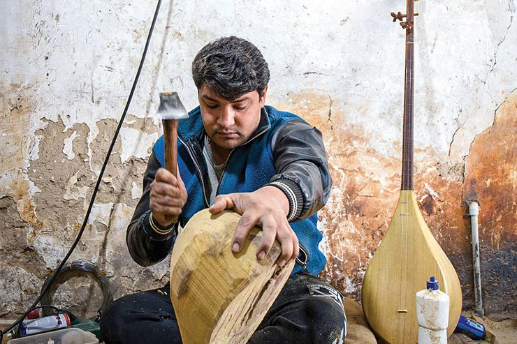 گفتگو با دوتارنواز محله شهید معقول که ساز و کارش یکی است