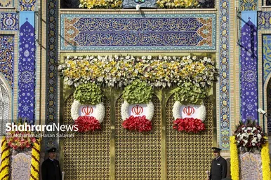 گزارش تصویری | تعویض پرچم گنبد حرم مطهر رضوی در صبح ولادت امام رضا (ع)