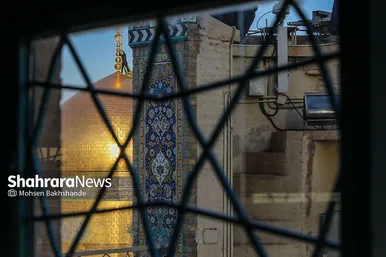 عکس‌هایی از مراسم تعویض پرچم گنبد حرم امام رضا (ع) (۱۷ شهریور ۱۴۰۳)