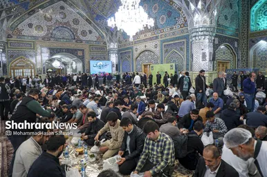 گزارش تصویری | ضیافت افطار در حرم مطهر رضوی