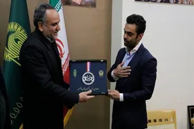 مهدی ماهانی مدال&zwnj;هایش را به موزه آستان قدس رضوی اهدا کرد
