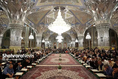 جزء خوانی قرآن کریم در حرم مطهر امام رضا (ع)