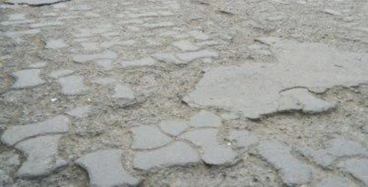 تخریب سنگ فرش پیاده رو