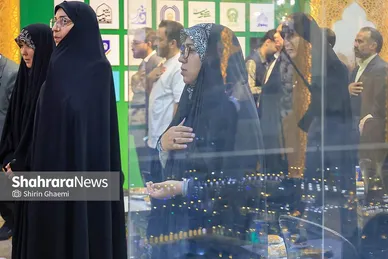 گزارش تصویری | آیین رونمایی از ۷ دستخط رهبر شهید در غباروبی‌های مضجع منور رضوی