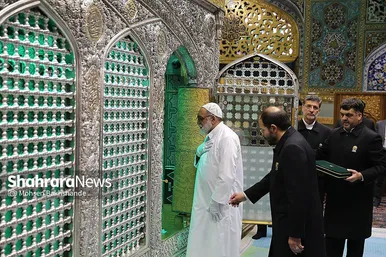 غبارروبی مضجع منور امام رضا(ع)