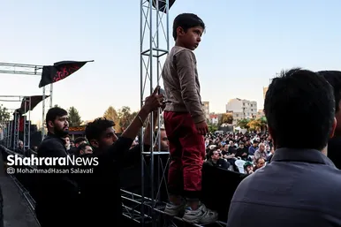 حرکت کاروان نمادین اسرای کربلا در مشهد