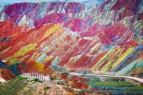 ویدئو| کوه&zwnj;های رنگی یا رنگین کمانی آلاداغلار