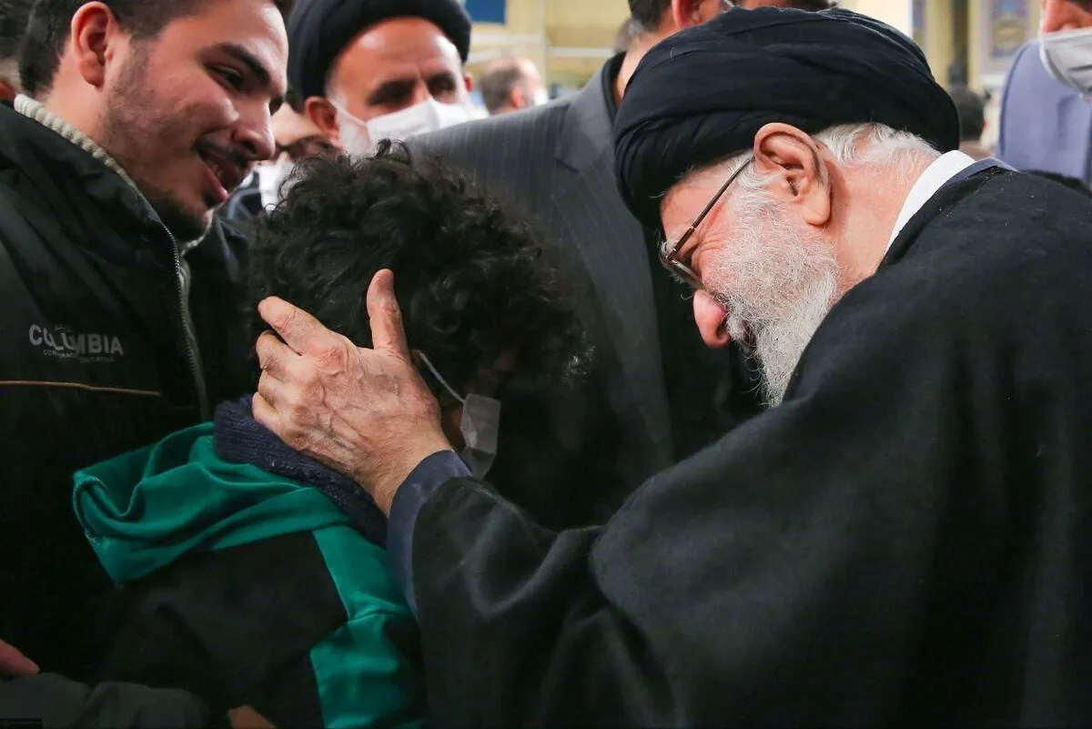 ویدئو| تصاویری از دیدار رهبر انقلاب با خانواده شهدای حادثه تروریستی شاهچراغ