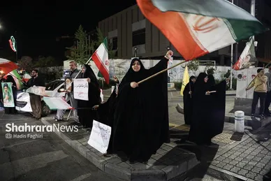 گزارش تصویری | پنجاه‌ودومین موج از حضور حماسی شبانه مردم مشهد در خیابان‌ها