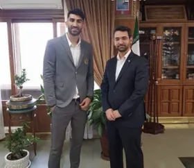 شوخی بیرانوند با وزیر ارتباطات و واکنش آذری جهرمی + عکس