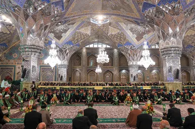 تعویض پرچم گنبد و پوش ضریح امام رضا (ع)