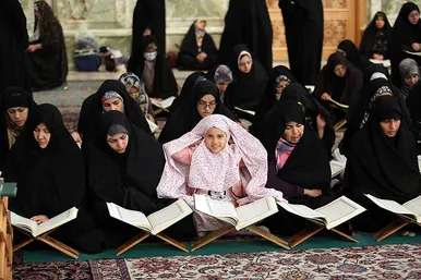 جزء خوانی قرآن در حرم امام رضا (ع)
