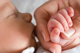 آخرین وضعیت سبد معیشتی مادران کم بضاعت دارای طفل شیرخوار | برقراری حمایت خاص از مادران
