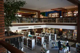 کتاب&zwnj;گرد | تازه&zwnj;های پرفروش ادبیات داستانی کتاب&zwnj;فروشی&zwnj;های مشهد، پاییز ۱۴۰۲