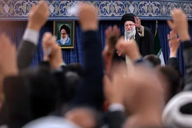 گزارش تصویری | دیدار هزاران نفر از مردم قم با رهبر معظم انقلاب اسلامی (۱۹ دی ۱۴۰۳)