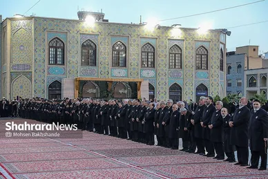 عکس‌هایی از مراسم تعویض پرچم گنبد حرم امام رضا (ع) (۱۷ شهریور ۱۴۰۳)