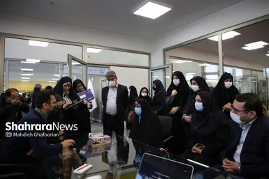 بازدید معاون رییس جهمور در امور زنان و خانواده از کارخانه نوآوری مشهد