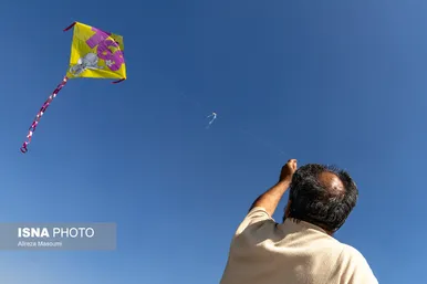 گزارش تصویری | پرواز بادبادک‌ها به یاد کودکان میناب