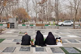 قرارگاه هفتگی بازماندگان | با زیارت&zwnj;کنندگان اهل&zwnj;قبور در آرامستان بهشت&zwnj;رضا (ع)