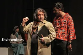 نگاهی به نمایش &laquo;کمپانی فیلم&zwnj;سازی آقای داتان&raquo; | جستجوی حقیقت در دنیای پیچیده ذهن انسان