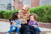 چرا مادری هنوز مهم‌ترین نقش اجتماعی زنان است؟