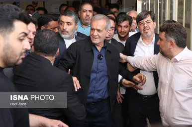 عکس‌هایی از پزشکیان و جلیلی پای صندوق رای در مرحله دوم انتخابات